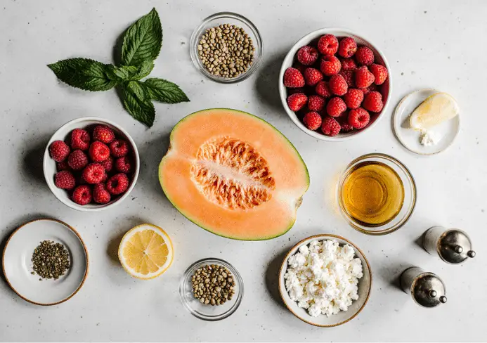 Salade fraîcheur au melon et framboises