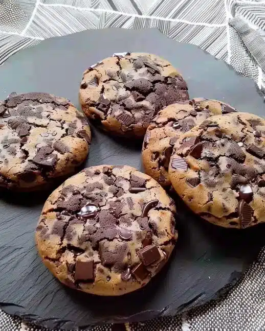 Maxi Cookie Fondant au Chocolat, un délicieux biscuit gourmand et fondant.
