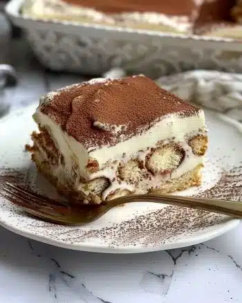 Tiramisu classique avec café et mascarpone, un dessert italien délicieux