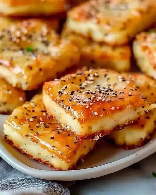 Biscuits apéro moutarde et Comté pour un apéritif savoureux et agréable.