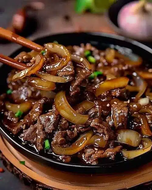 Bœuf sauté aux oignons, un plat savoureux de la cuisine française