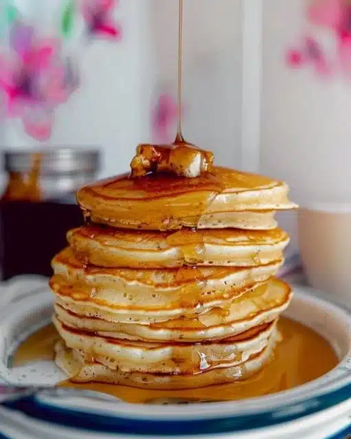 Pancakes Américains Fluffy moelleux et délicieux, parfaits pour le petit-déjeuner.
