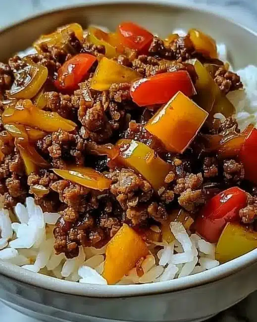 Bol de Boeuf Poivron Riz savoureux avec légumes frais