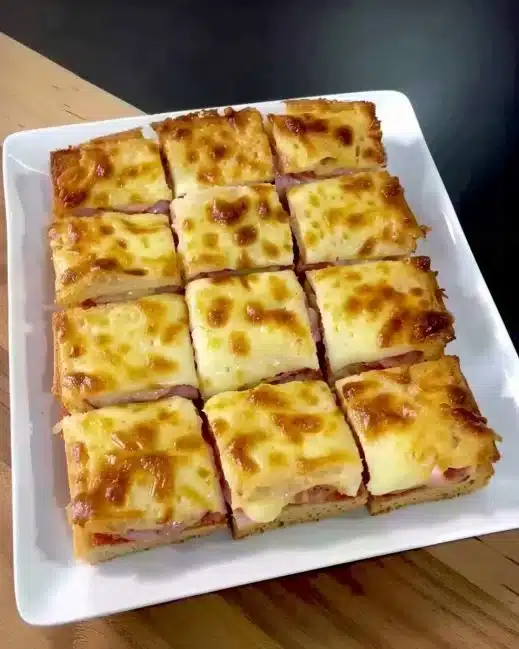 Mini croque monsieur savoureux et croustillant, parfait pour un apéritif.