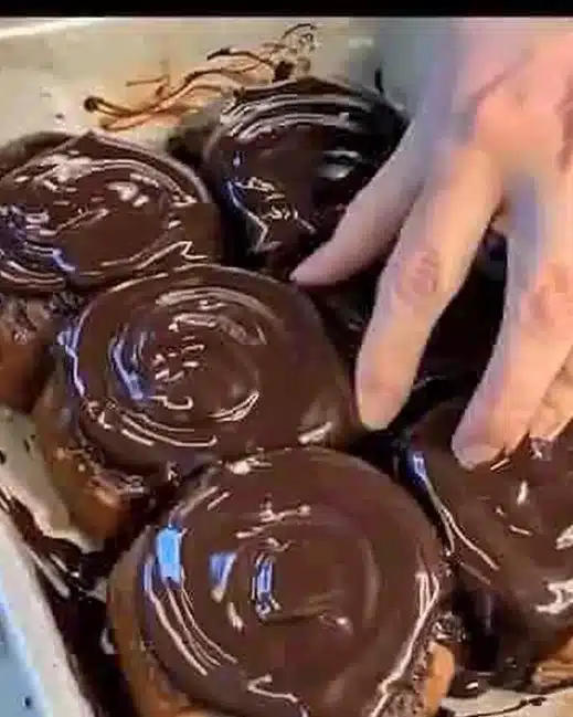 Rouleau de Cannelle garni de Nutella, une gourmandise sucrée et réconfortante.