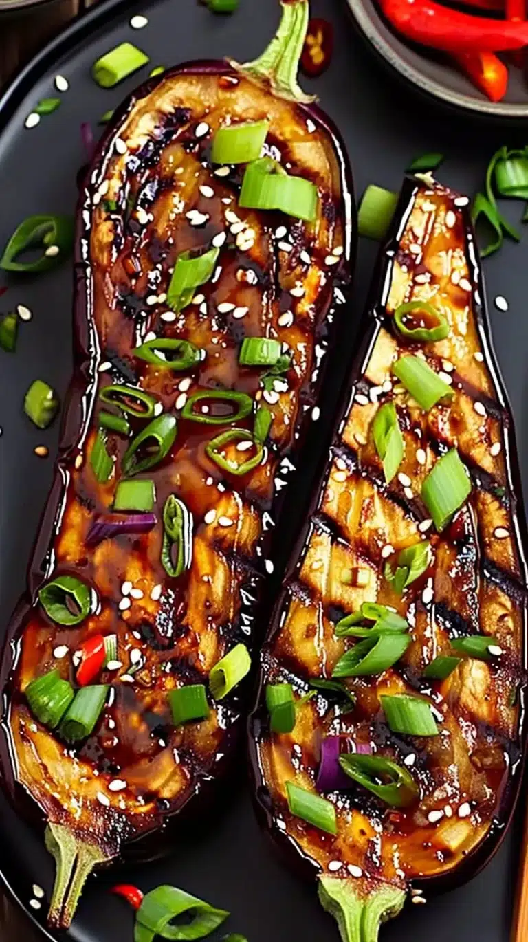 Aubergines au Miso garnies et prêtes à être servies
