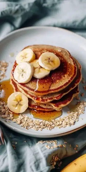 Crêpes banane avoine savoureuses garnies de tranches de banane