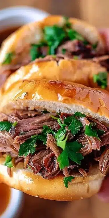 Recette d'effiloché de bœuf au four, un plat savoureux et réconfortant.