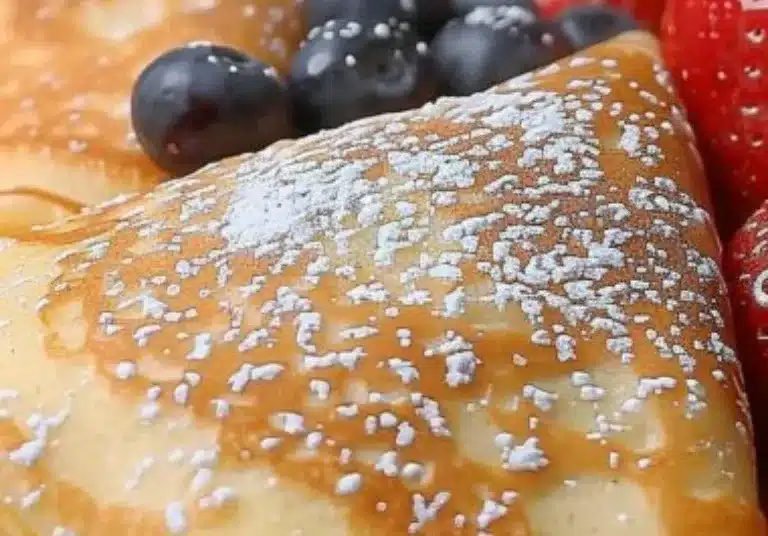 Recette de pâte à crêpes faite avec Thermomix, crêpes légères et savoureuses.