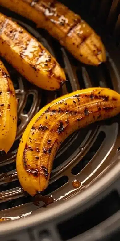 Bananes grillées préparées à l'Air Fryer, dessert savoureux et sain.
